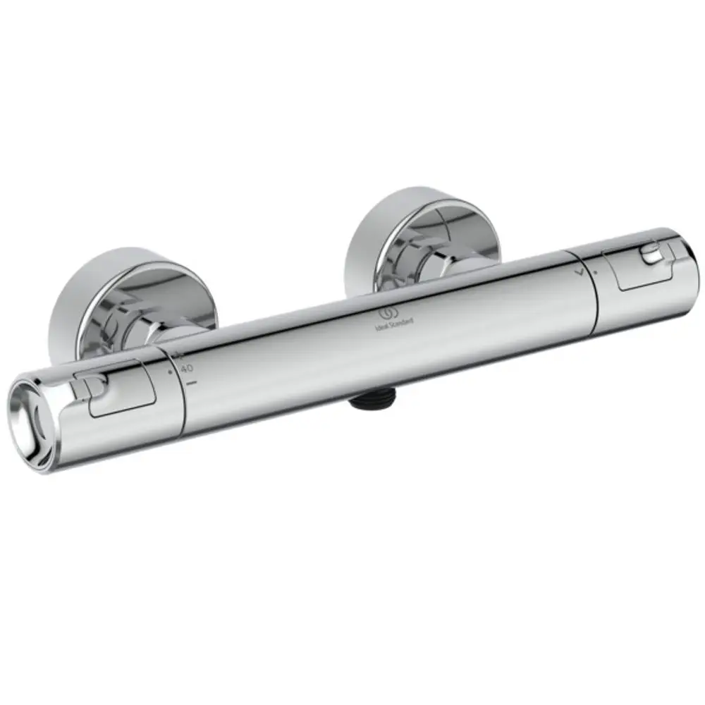 Brausethermostat in chrom mit zwei Steuerknöpfen und Temperaturanzeige, montiert an einer Wand, von der Marke Ideal Standard.